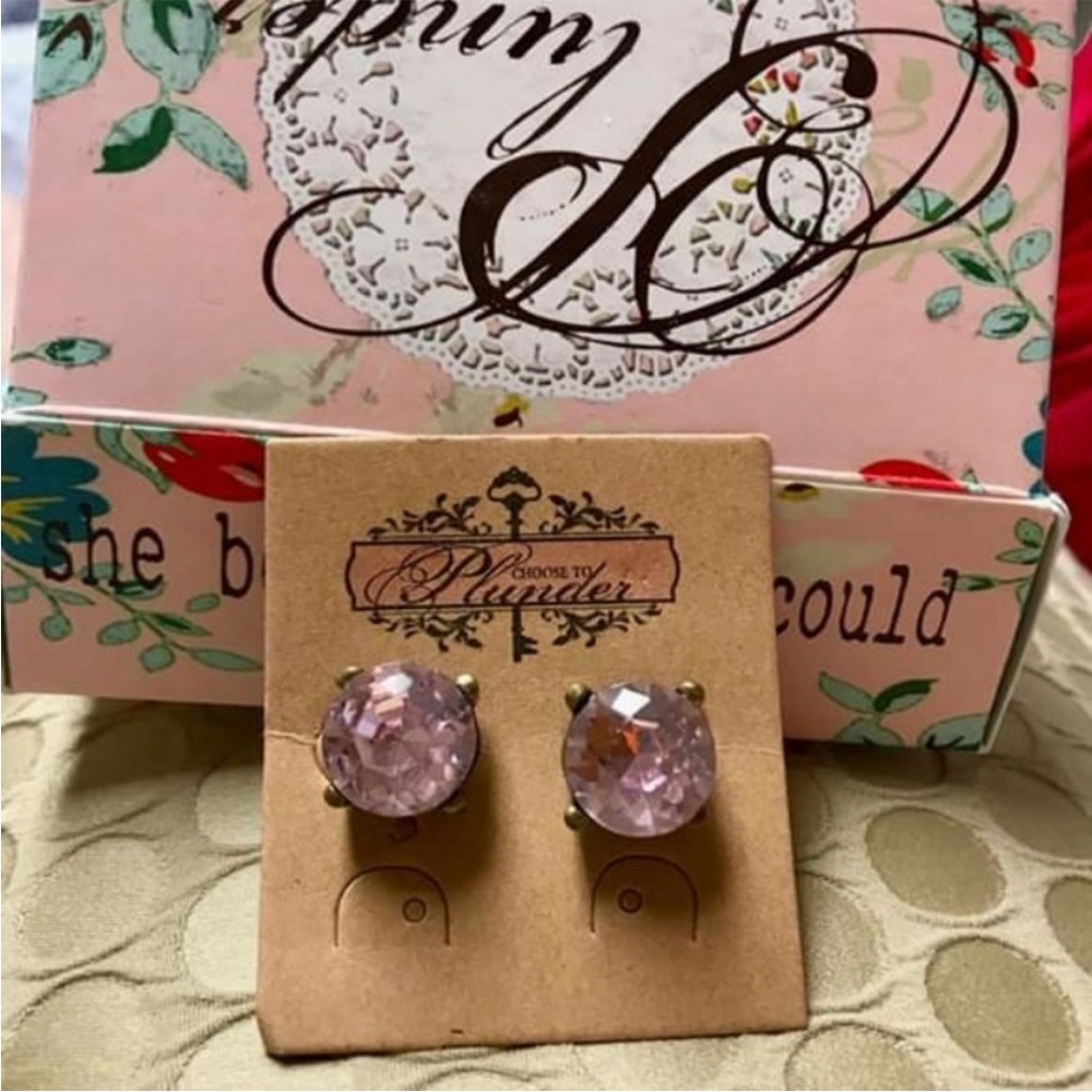Plunder vintage Jess Mo “Doris” stud earrings